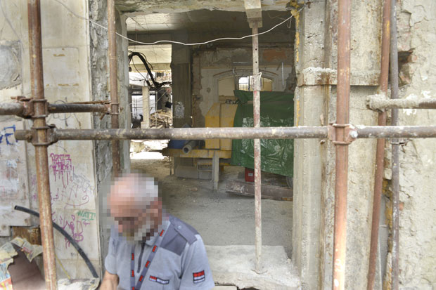 УРГЕНТНИ ЦЕНТАР САОПШТИО: Преминуо радник на кога се обрушио зид у Чика Љубиној